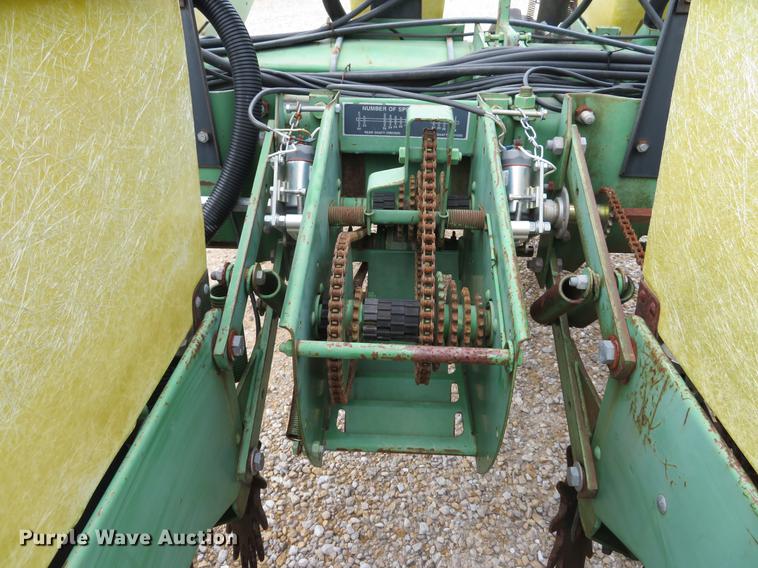 image for item DE8056 John Deere 7200 Max Emerge 2 planter