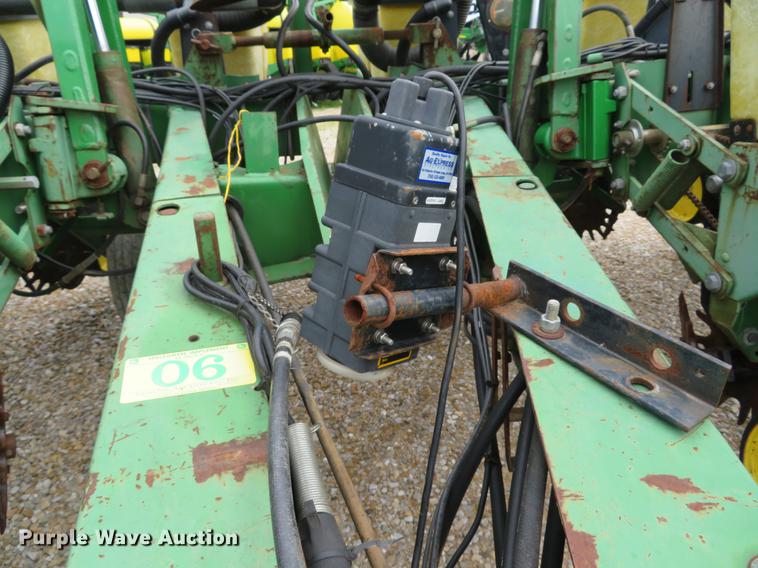 image for item DE8056 John Deere 7200 Max Emerge 2 planter