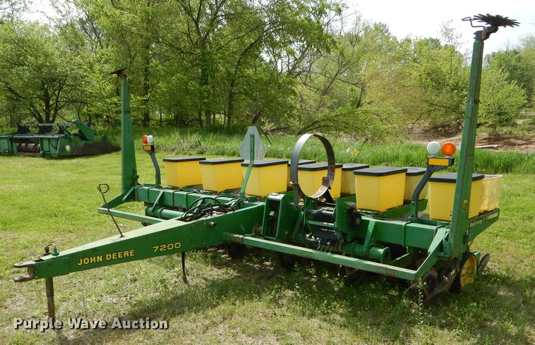 image for item DE8384 John Deere 7200 Max Emerge 2 planter