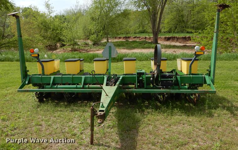 image for item DE8384 John Deere 7200 Max Emerge 2 planter