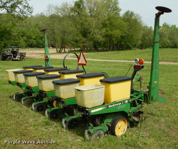 image for item DE8384 John Deere 7200 Max Emerge 2 planter