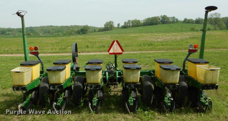 image for item DE8384 John Deere 7200 Max Emerge 2 planter