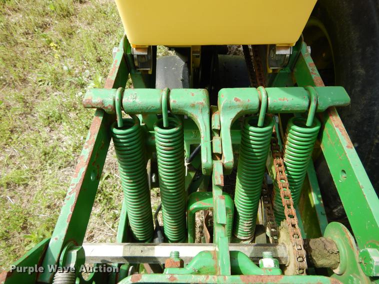 image for item DE8384 John Deere 7200 Max Emerge 2 planter