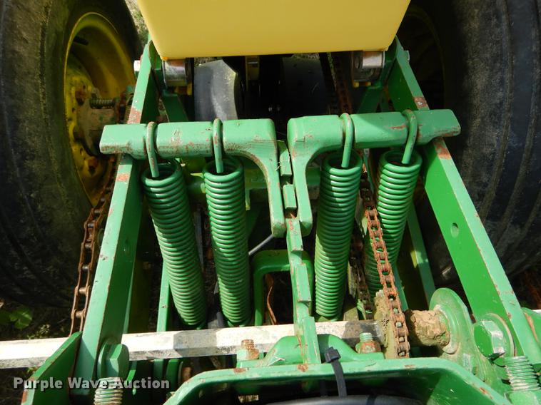 image for item DE8384 John Deere 7200 Max Emerge 2 planter