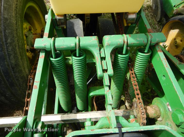 image for item DE8384 John Deere 7200 Max Emerge 2 planter