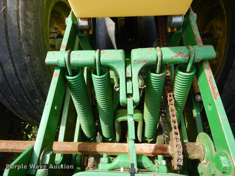 image for item DE8384 John Deere 7200 Max Emerge 2 planter