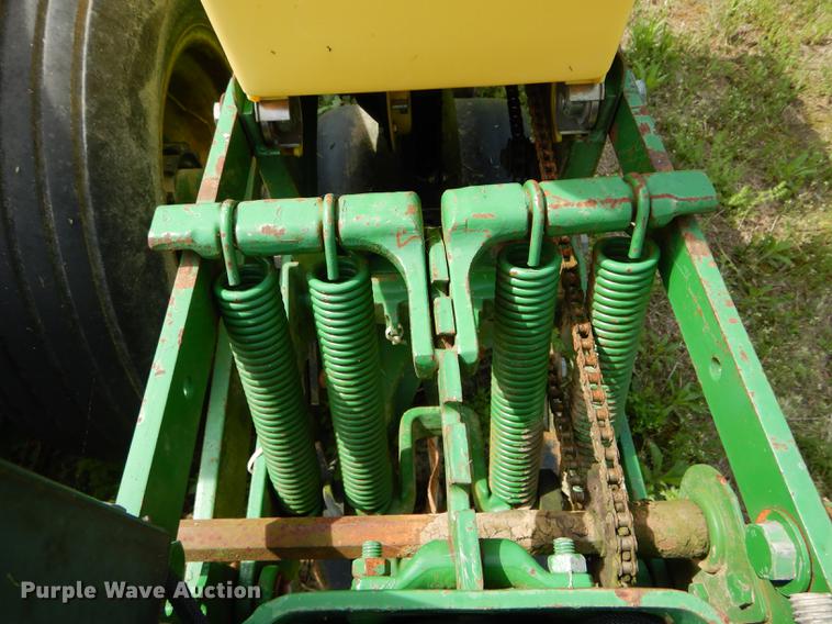 image for item DE8384 John Deere 7200 Max Emerge 2 planter