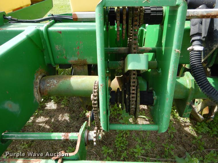 image for item DE8384 John Deere 7200 Max Emerge 2 planter