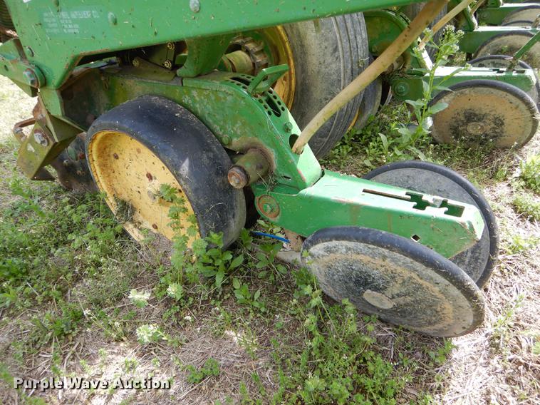 image for item DE8384 John Deere 7200 Max Emerge 2 planter