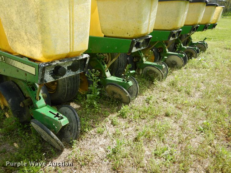 image for item DE8384 John Deere 7200 Max Emerge 2 planter