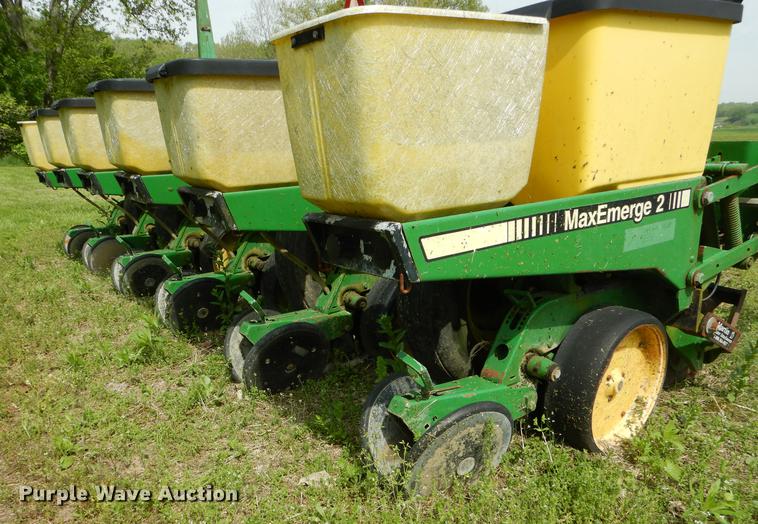 image for item DE8384 John Deere 7200 Max Emerge 2 planter