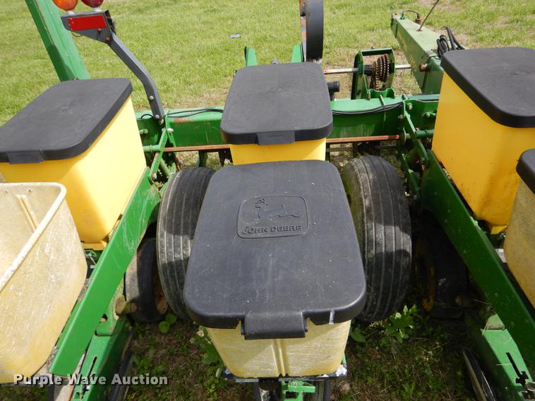 image for item DE8384 John Deere 7200 Max Emerge 2 planter