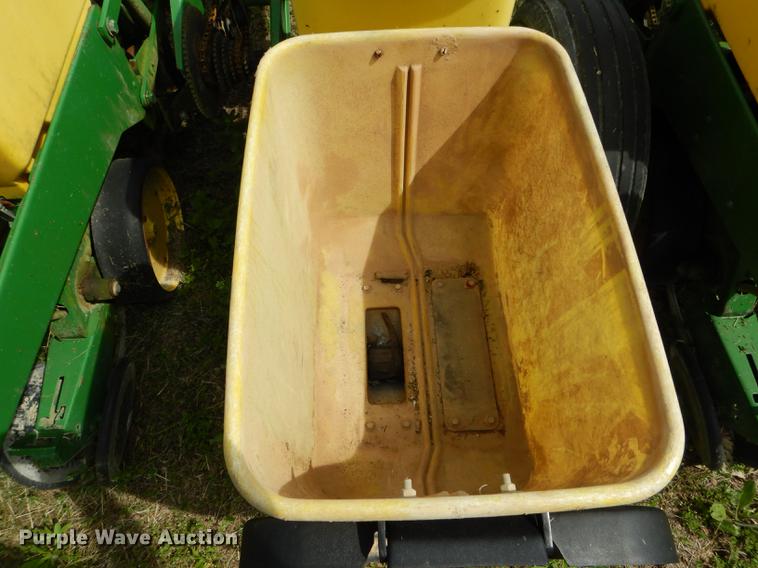 image for item DE8384 John Deere 7200 Max Emerge 2 planter