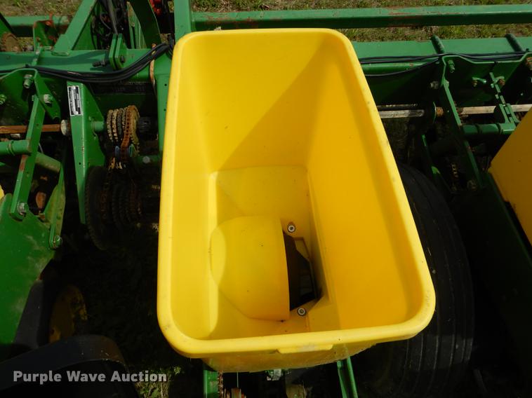 image for item DE8384 John Deere 7200 Max Emerge 2 planter