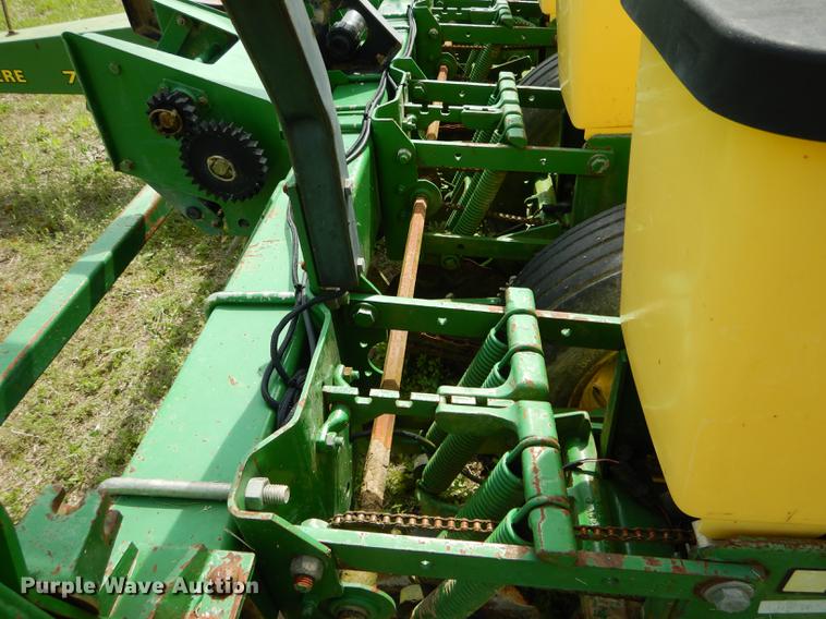 image for item DE8384 John Deere 7200 Max Emerge 2 planter