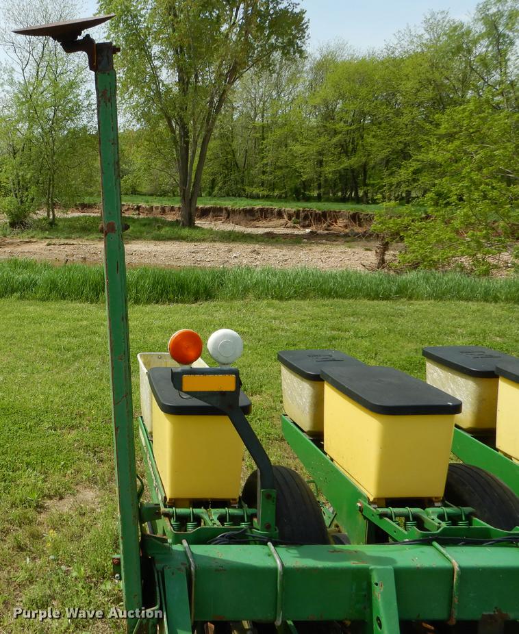 image for item DE8384 John Deere 7200 Max Emerge 2 planter