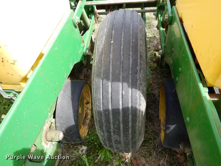 image for item DE8384 John Deere 7200 Max Emerge 2 planter