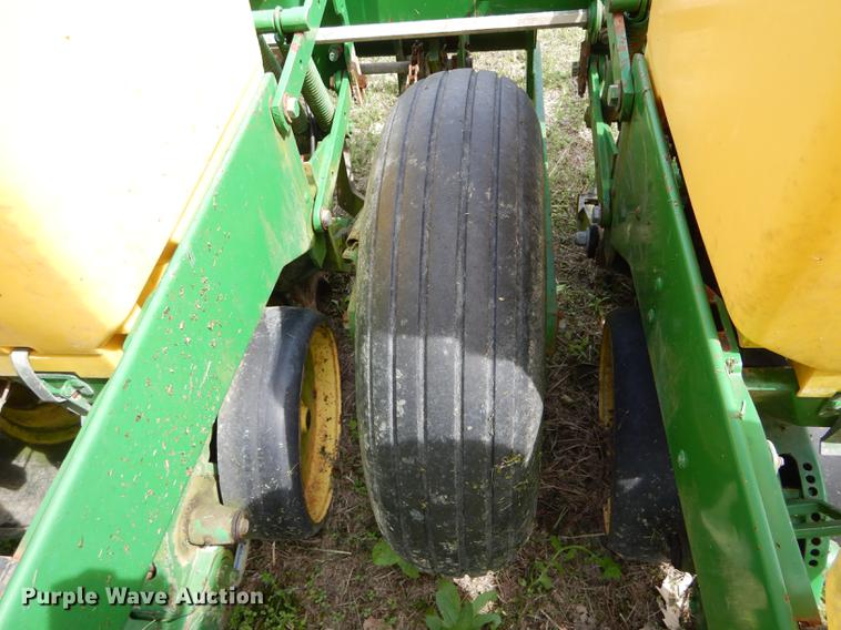 image for item DE8384 John Deere 7200 Max Emerge 2 planter