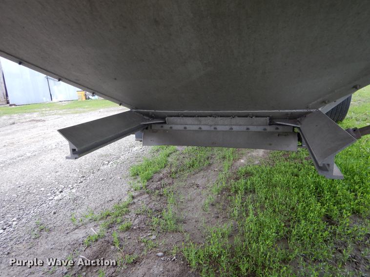 image for item DE8391 2002 Corn Husker double hopper bottom grain trailer