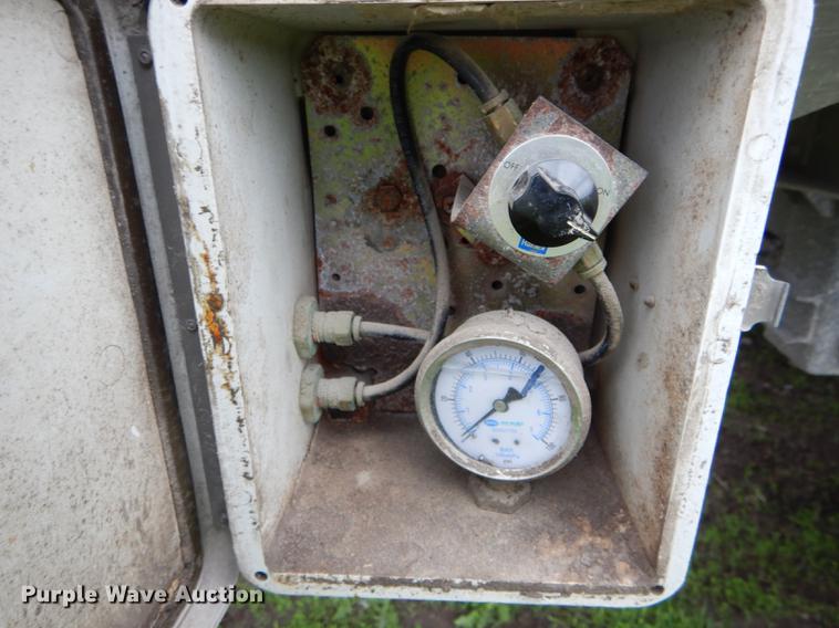 image for item DE8391 2002 Corn Husker double hopper bottom grain trailer