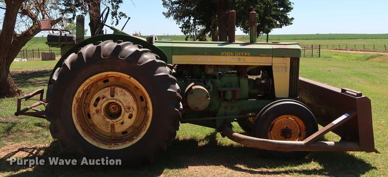 image for item DF4423 1954 John Deere R tractor