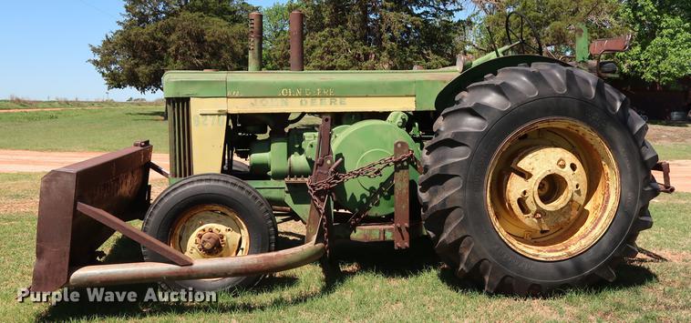image for item DF4423 1954 John Deere R tractor