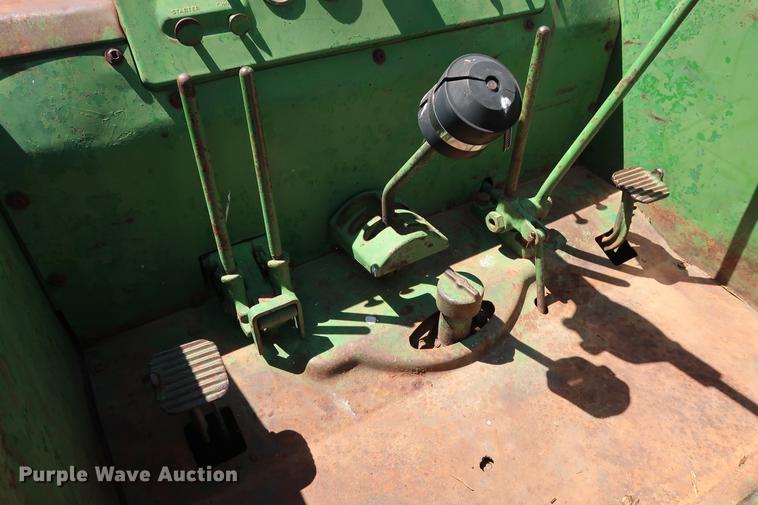 image for item DF4423 1954 John Deere R tractor