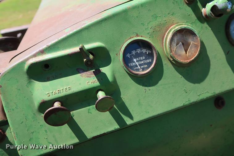 image for item DF4423 1954 John Deere R tractor
