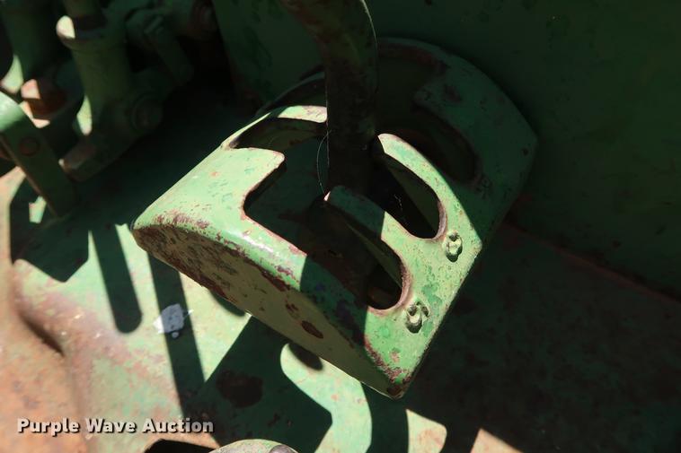 image for item DF4423 1954 John Deere R tractor