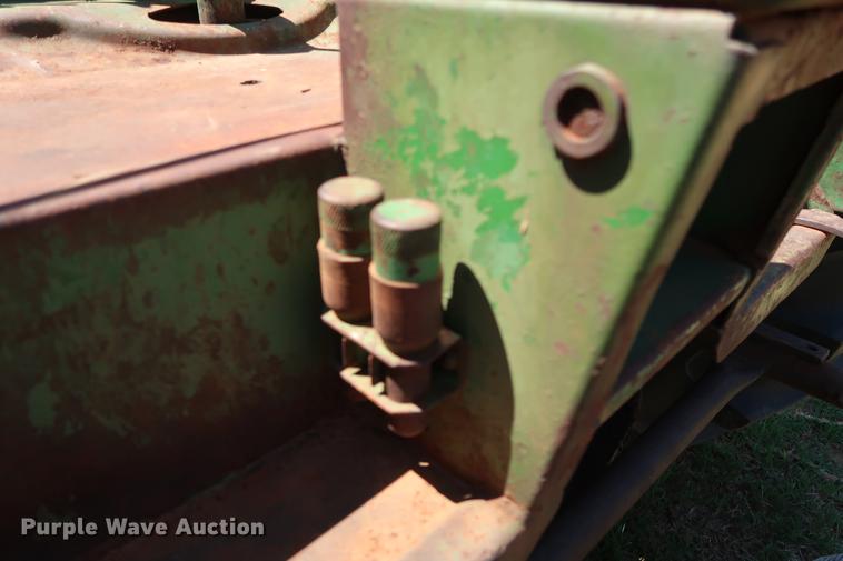 image for item DF4423 1954 John Deere R tractor