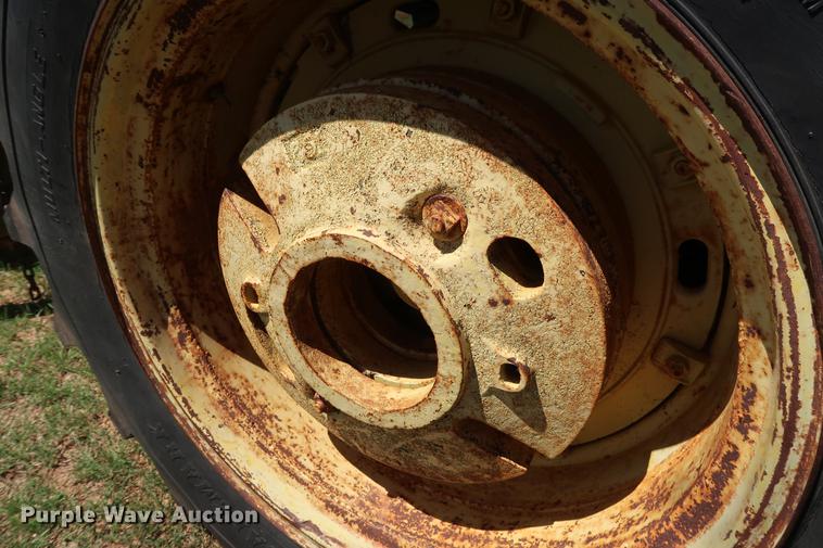 image for item DF4423 1954 John Deere R tractor