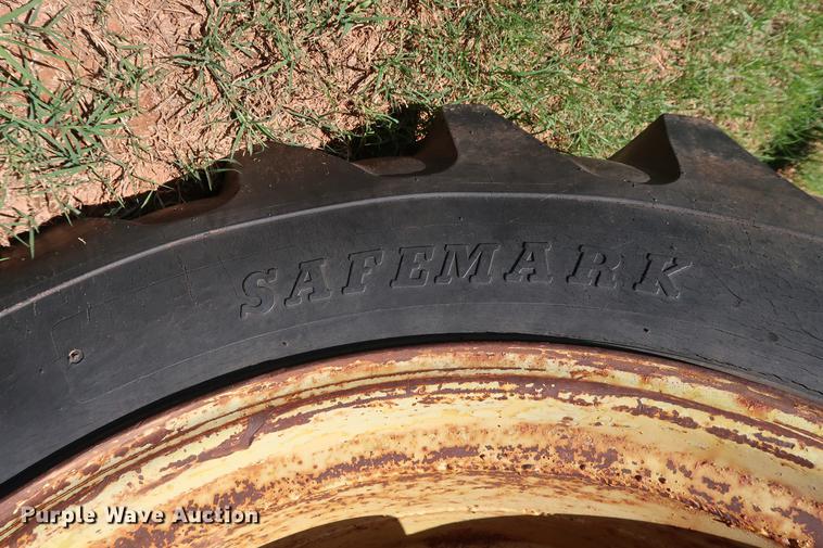 image for item DF4423 1954 John Deere R tractor