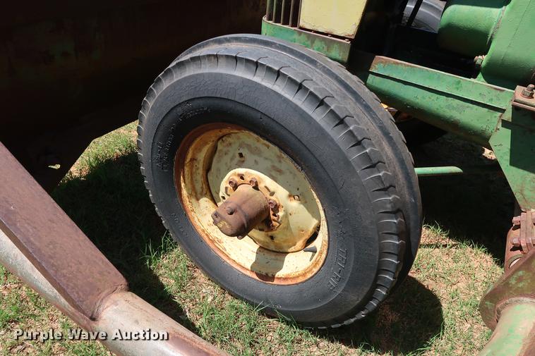 image for item DF4423 1954 John Deere R tractor