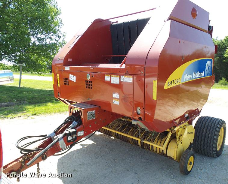 image for item DF7293 2008 New Holland BR7090 round baler