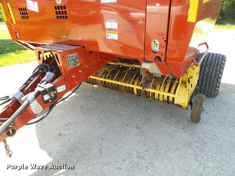 image for item DF7293 2008 New Holland BR7090 round baler