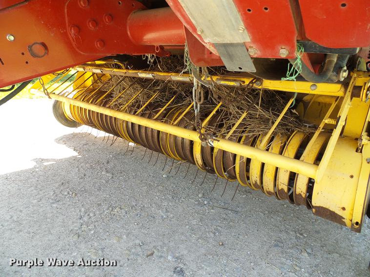image for item DF7293 2008 New Holland BR7090 round baler