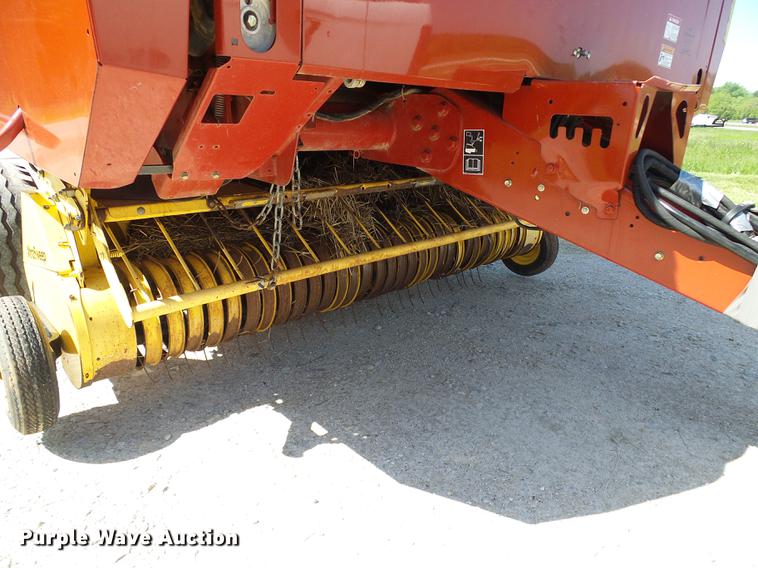image for item DF7293 2008 New Holland BR7090 round baler
