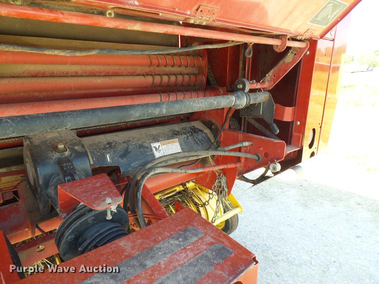 image for item DF7293 2008 New Holland BR7090 round baler