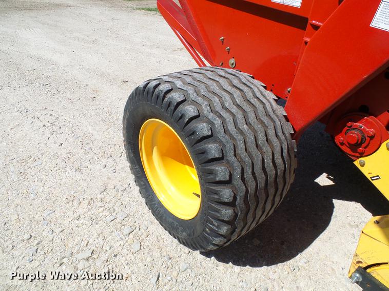 image for item DF7293 2008 New Holland BR7090 round baler