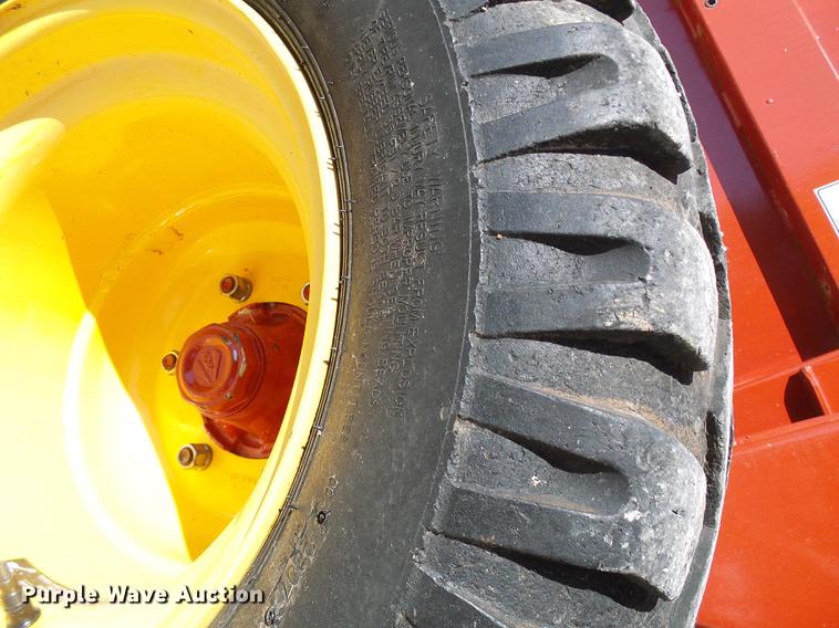 image for item DF7293 2008 New Holland BR7090 round baler