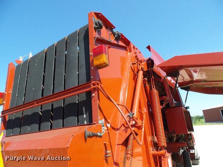 image for item DF7293 2008 New Holland BR7090 round baler