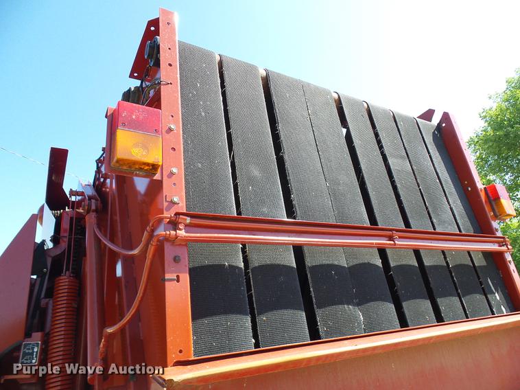 image for item DF7293 2008 New Holland BR7090 round baler