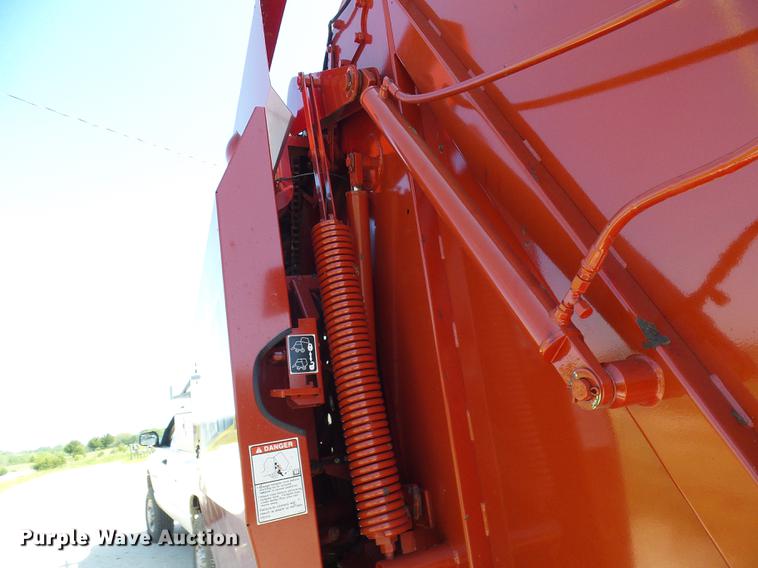 image for item DF7293 2008 New Holland BR7090 round baler