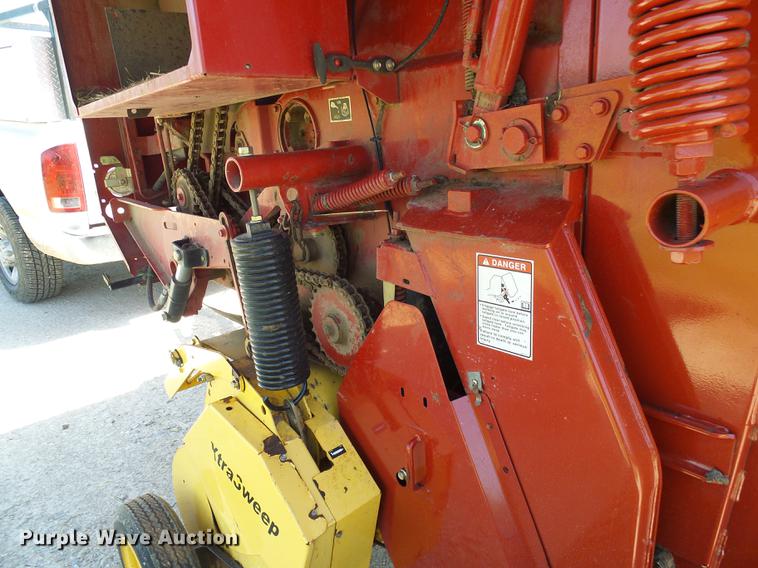 image for item DF7293 2008 New Holland BR7090 round baler