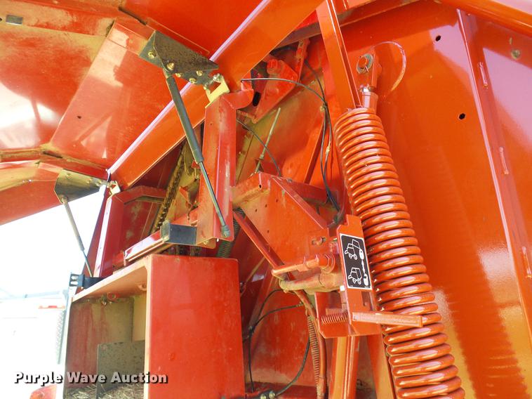 image for item DF7293 2008 New Holland BR7090 round baler