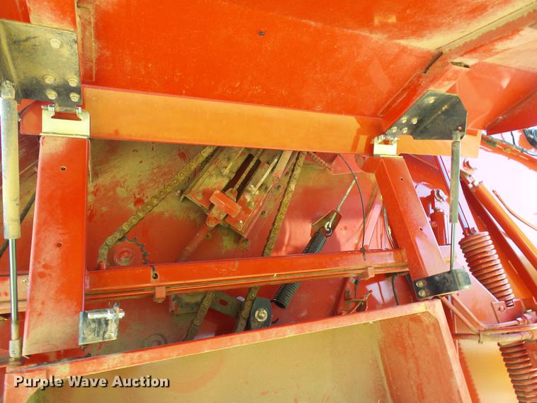 image for item DF7293 2008 New Holland BR7090 round baler