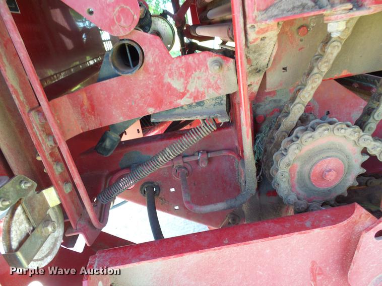 image for item DF7293 2008 New Holland BR7090 round baler