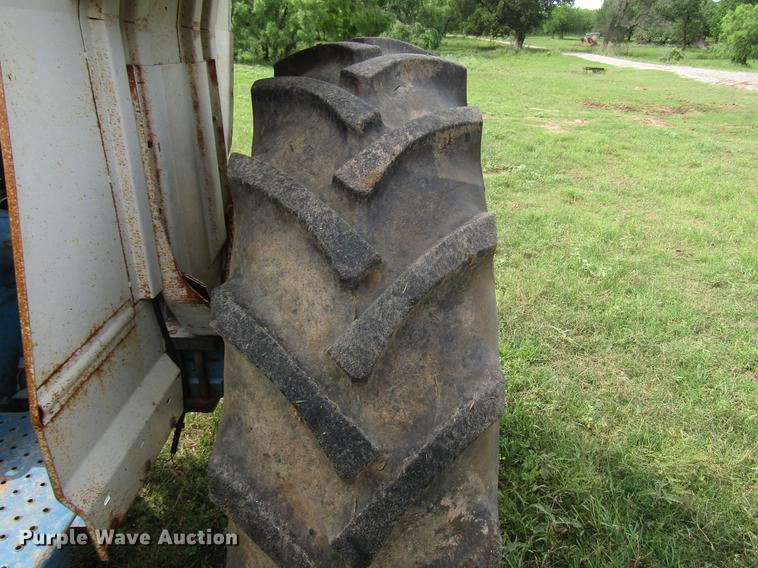 image for item DF8049 1987 Ford 5900 tractor