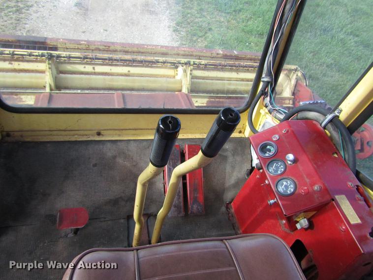 image for item DF8055 New Holland 910 windrower