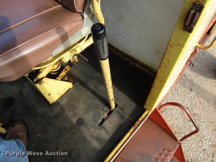 image for item DF8055 New Holland 910 windrower